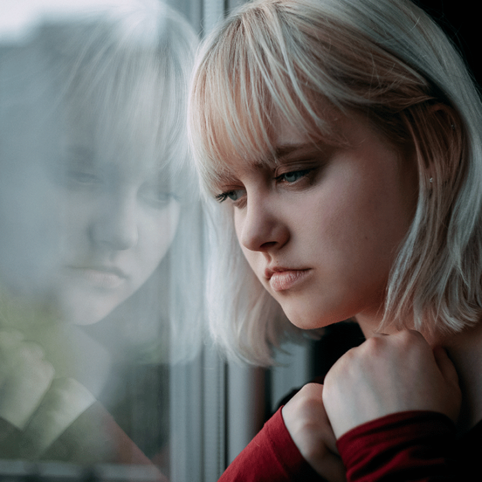 teenage girl staring forlornly out window wondering how long does it take for benzos to become addictive